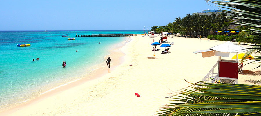 Doctors Cave Beach